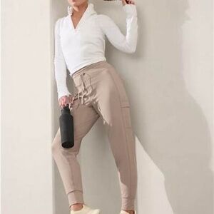 Athleta Rainier Cargo Joggers in Feather.